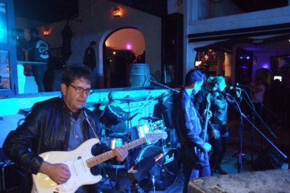 Situado en la mejor costa del Cabo de Gata-Níjar, reinaugura con fiesta para toda la familia. Fotos: JA. Barrios