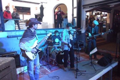 Situado en la mejor costa del Cabo de Gata-Níjar, reinaugura con fiesta para toda la familia. Fotos: JA. Barrios