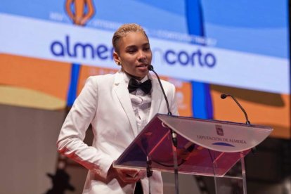 Ángela Molina recibe el homenaje del festival y el corto almeriense ‘Víctor XX’ logra tres galardones. Daniel Guzmán gana el ‘Óper