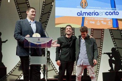 Ángela Molina recibe el homenaje del festival y el corto almeriense ‘Víctor XX’ logra tres galardones. Daniel Guzmán gana el ‘Óper