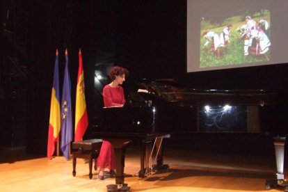 El acto ha sido organizado por el viceconsulado que preside la cónsul Florenţa Ciobotaru Fotos: JA BARRIOS