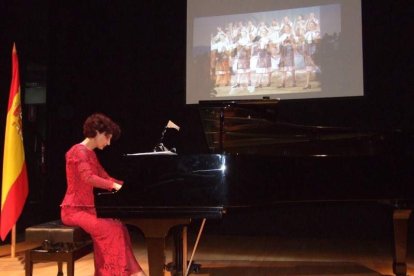 El acto ha sido organizado por el viceconsulado que preside la cónsul Florenţa Ciobotaru Fotos: JA BARRIOS