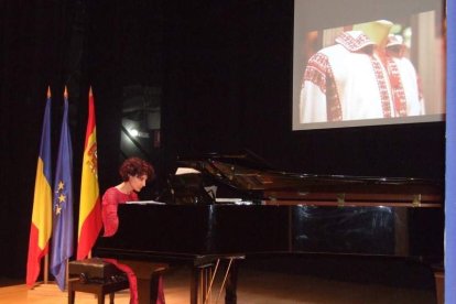 El acto ha sido organizado por el viceconsulado que preside la cónsul Florenţa Ciobotaru Fotos: JA BARRIOS
