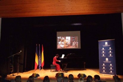 El acto ha sido organizado por el viceconsulado que preside la cónsul Florenţa Ciobotaru Fotos: JA BARRIOS