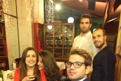 Alumnos de 4º de Fisioterapia de la UAL celebran su cena de Navidad. Medio centenar de alumnos del grado de Fisioterapia se reúnen en el R