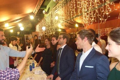Alumnos de 4º de Fisioterapia de la UAL celebran su cena de Navidad. Medio centenar de alumnos del grado de Fisioterapia se reúnen en el R