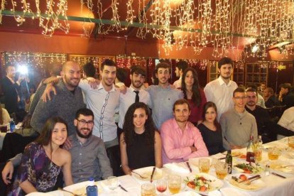 Alumnos de 4º de Fisioterapia de la UAL celebran su cena de Navidad. Medio centenar de alumnos del grado de Fisioterapia se reúnen en el R