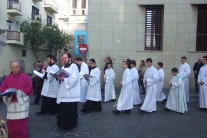 El obispo abre la ‘Puerta Santa’ para el inicio del Jubileo de la Misericordia. El acto se inició en la Plaza de la Catedral con la lec