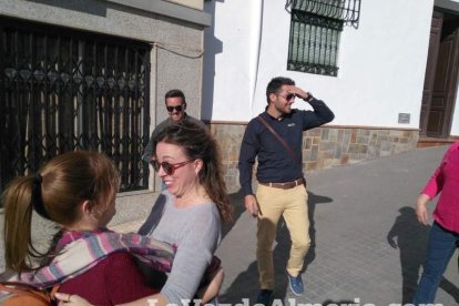 Alumnos del instituto traen la alegría al pueblo al vender el décimo premiado