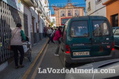 Alumnos del instituto traen la alegría al pueblo al vender el décimo premiado