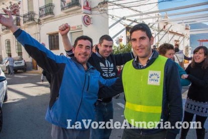Alumnos del instituto traen la alegría al pueblo al vender el décimo premiado