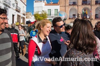 Alumnos del instituto traen la alegría al pueblo al vender el décimo premiado