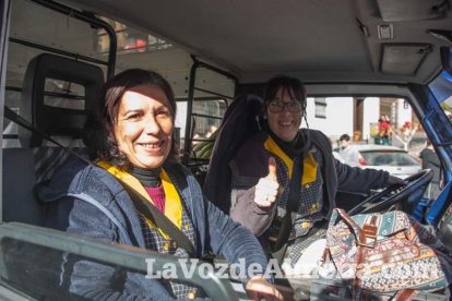 Alumnos del instituto traen la alegría al pueblo al vender el décimo premiado