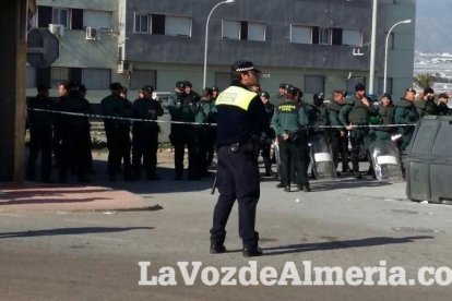 Tensión en Roquetas por la muerte de un inmigrante