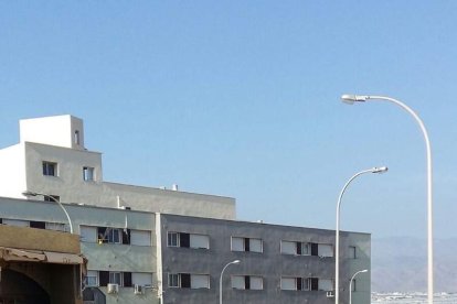 Tensión en Roquetas por la muerte de un inmigrante