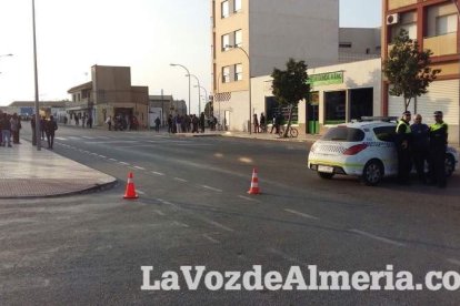 Tensión en Roquetas por la muerte de un inmigrante