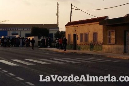 Tensión en Roquetas por la muerte de un inmigrante