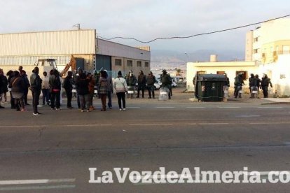 Tensión en Roquetas por la muerte de un inmigrante