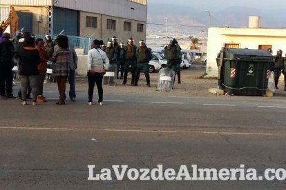 Tensión en Roquetas por la muerte de un inmigrante