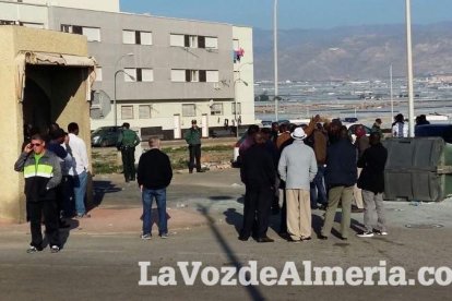 Tensión en Roquetas por la muerte de un inmigrante