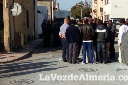 Tensión en Roquetas por la muerte de un inmigrante