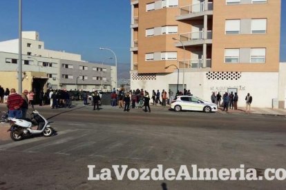 Tensión en Roquetas por la muerte de un inmigrante