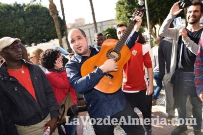 Tensión en Roquetas por la muerte de un inmigrante
