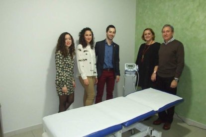 Javier Muro Torres es el responsable del Centro de Fisioterapia de Carretera Alhadra, 37 Fotos: JA Barrios