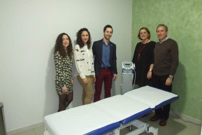 Javier Muro Torres es el responsable del Centro de Fisioterapia de Carretera Alhadra, 37 Fotos: JA Barrios