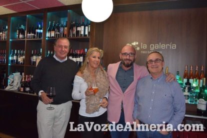 Su propietario, Salvador Rovira, celebró su cumpleaños con la sociedad almeriense