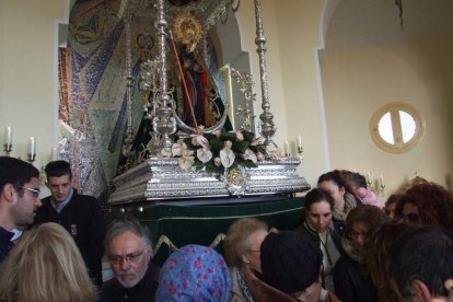 El mal tiempo no puede con los romeros. Cinco mil personas han asistido a la Romería de la Patrona a Torregarcía. Fotos: JA Barrios