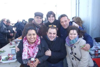 El mal tiempo no puede con los romeros. Cinco mil personas han asistido a la Romería de la Patrona a Torregarcía. Fotos: JA Barrios