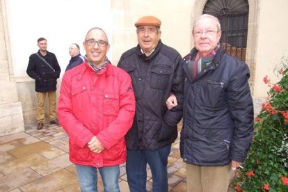 El mal tiempo no puede con los romeros. Cinco mil personas han asistido a la Romería de la Patrona a Torregarcía. Fotos: JA Barrios