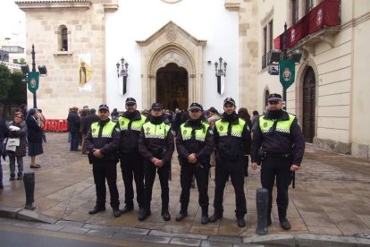 El mal tiempo no puede con los romeros. Cinco mil personas han asistido a la Romería de la Patrona a Torregarcía. Fotos: JA Barrios