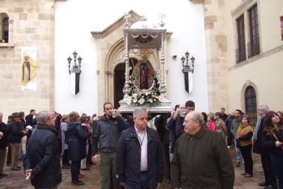 El mal tiempo no puede con los romeros. Cinco mil personas han asistido a la Romería de la Patrona a Torregarcía. Fotos: JA Barrios
