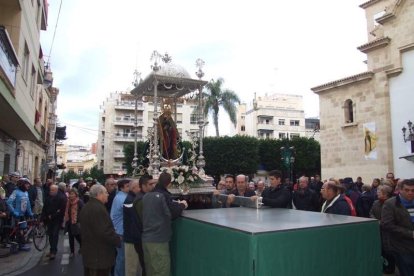 El mal tiempo no puede con los romeros. Cinco mil personas han asistido a la Romería de la Patrona a Torregarcía. Fotos: JA Barrios