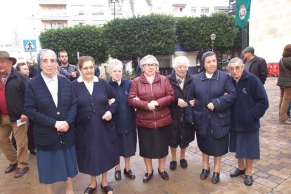 El mal tiempo no puede con los romeros. Cinco mil personas han asistido a la Romería de la Patrona a Torregarcía. Fotos: JA Barrios