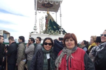 El mal tiempo no puede con los romeros. Cinco mil personas han asistido a la Romería de la Patrona a Torregarcía. Fotos: JA Barrios