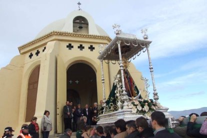 El mal tiempo no puede con los romeros. Cinco mil personas han asistido a la Romería de la Patrona a Torregarcía. Fotos: JA Barrios