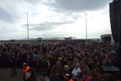 El mal tiempo no puede con los romeros. Cinco mil personas han asistido a la Romería de la Patrona a Torregarcía. Fotos: JA Barrios