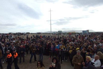 El mal tiempo no puede con los romeros. Cinco mil personas han asistido a la Romería de la Patrona a Torregarcía. Fotos: JA Barrios
