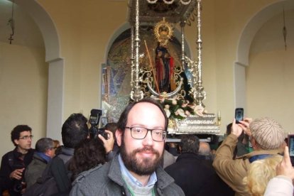 El mal tiempo no puede con los romeros. Cinco mil personas han asistido a la Romería de la Patrona a Torregarcía. Fotos: JA Barrios