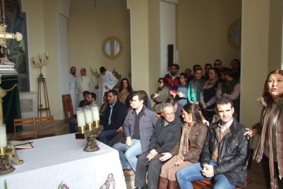 El mal tiempo no puede con los romeros. Cinco mil personas han asistido a la Romería de la Patrona a Torregarcía. Fotos: JA Barrios