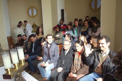 El mal tiempo no puede con los romeros. Cinco mil personas han asistido a la Romería de la Patrona a Torregarcía. Fotos: JA Barrios