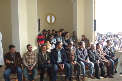 El mal tiempo no puede con los romeros. Cinco mil personas han asistido a la Romería de la Patrona a Torregarcía. Fotos: JA Barrios