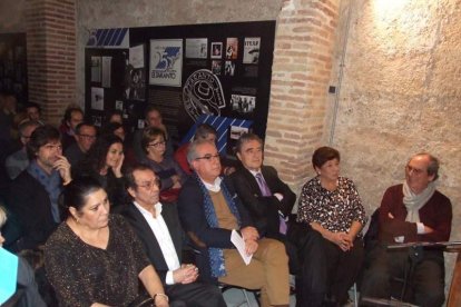 Pepe Carmona recogió el premio de la Peña El Taranto. Pedro, El Granaíno, con la guitarra de Juan Carmona, El Camborio, ofrecieron el rec