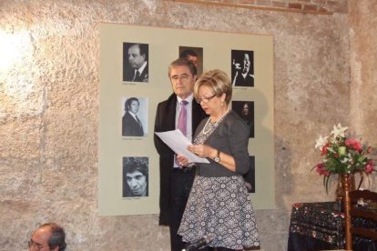 Pepe Carmona recogió el premio de la Peña El Taranto. Pedro, El Granaíno, con la guitarra de Juan Carmona, El Camborio, ofrecieron el rec