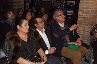 Pepe Carmona recogió el premio de la Peña El Taranto. Pedro, El Granaíno, con la guitarra de Juan Carmona, El Camborio, ofrecieron el rec