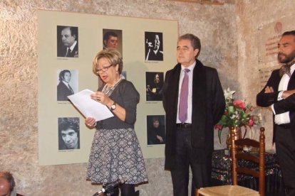 Pepe Carmona recogió el premio de la Peña El Taranto. Pedro, El Granaíno, con la guitarra de Juan Carmona, El Camborio, ofrecieron el rec