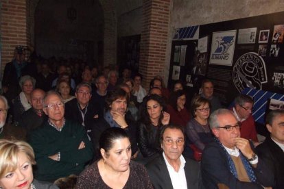 Pepe Carmona recogió el premio de la Peña El Taranto. Pedro, El Granaíno, con la guitarra de Juan Carmona, El Camborio, ofrecieron el rec